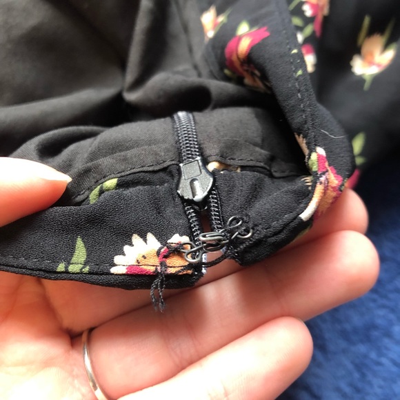 Floral skirt 🌺SOLD - Picture 3 of 4